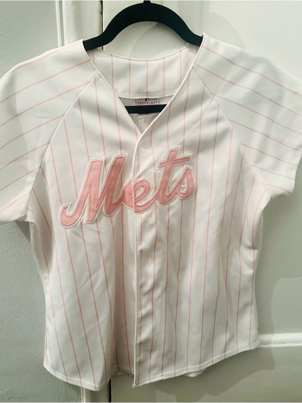 Women’s NY Mets Pink Fitted Pinstripe V-neck Jersey. Great condition. XS/S